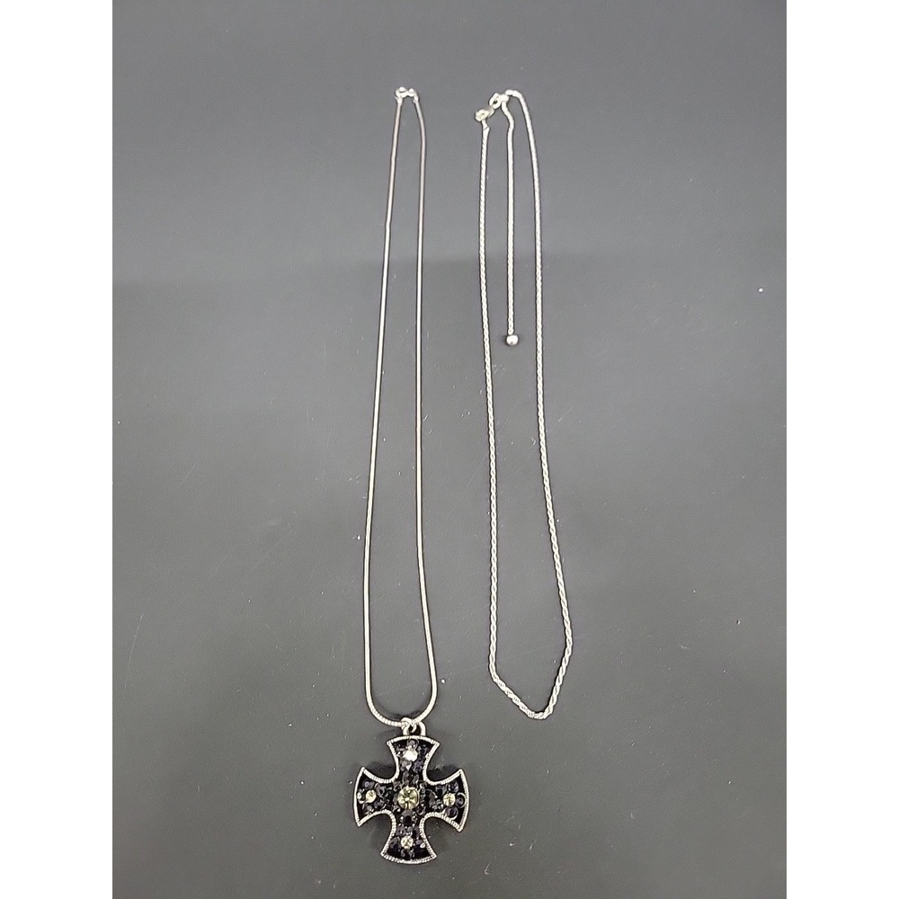 Two genuine .925 sterling-silver‎ necklaces sold as a set